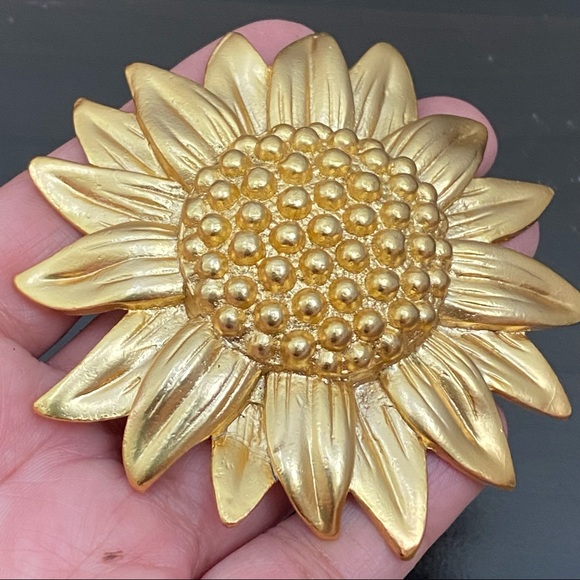 Vintage Unsigned Large Sunflower Gold-tone Brooch New (Old Stock) - Picture 10 of 11
